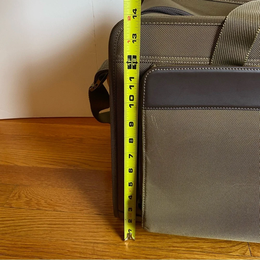 Ventura Luggage Carry-On Travel‎ Bag Olive Vintage 20”X 14”X 11”